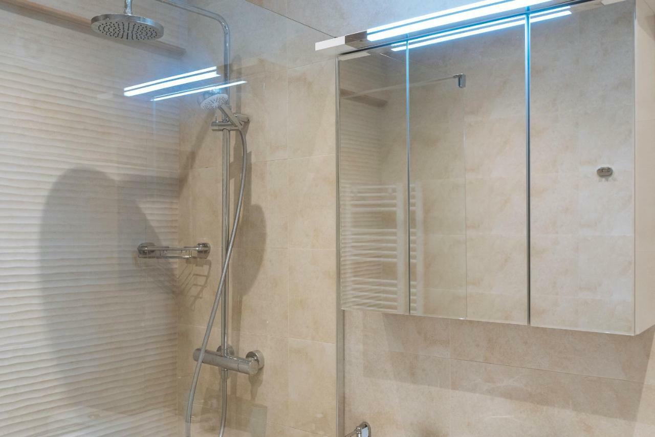 ブカレストLuxury Flat 8 Near Metroアパートメント エクステリア 写真
